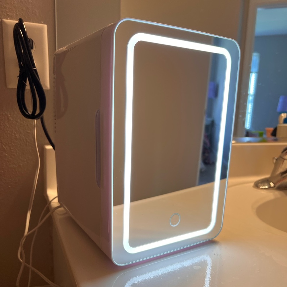 Personal chiller mini fridge